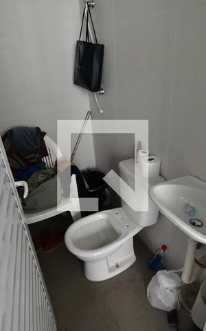 Casa à venda com 499m², 4 quartos e 8 vagasBanheiro de serviço