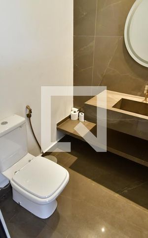 Casa à venda com 499m², 4 quartos e 8 vagasLavabo 1 - Piscina