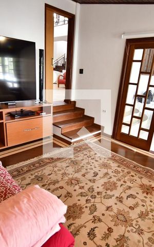 Casa à venda com 499m², 4 quartos e 8 vagasSala 2