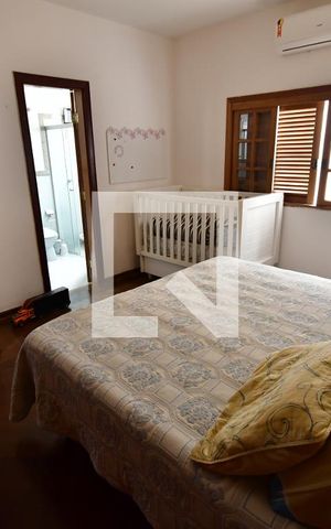 Casa à venda com 499m², 4 quartos e 8 vagasQuarto 1 - Suíte