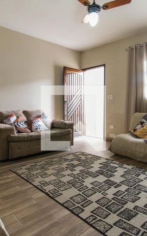 Casa à venda com 105m², 3 quartos e 2 vagas Casa à venda com 105m², 3 quartos e 2 vagasSala