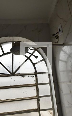 Casa para alugar com 1000m², 8 quartos e sem vagaBanheiro de serviço