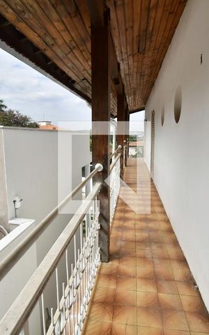 Casa para alugar com 1000m², 8 quartos e sem vagaQuarto 5 Sacada