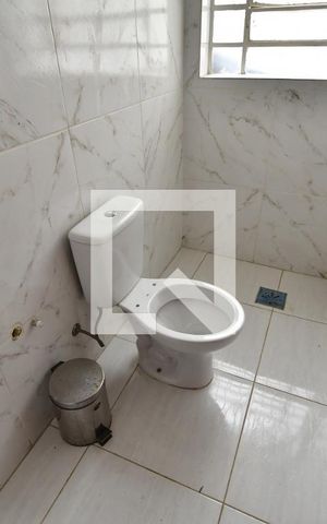 Casa para alugar com 1000m², 8 quartos e sem vagaBanheiro de serviço