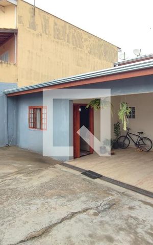 Casa à venda com 196m², 3 quartos e 4 vagas Casa à venda com 196m², 3 quartos e 4 vagasQuintal - Garagem