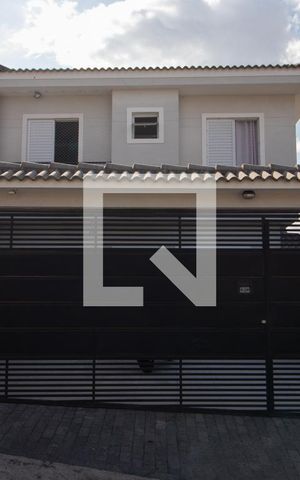Casa à venda com 80m², 2 quartos e 3 vagas Casa à venda com 80m², 2 quartos e 3 vagasFachada