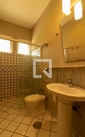 Casa para alugar com 550m², 4 quartos e NaN vagas Casa para alugar com 550m², 4 quartos e NaN vagasBanheiro da Suíte 3