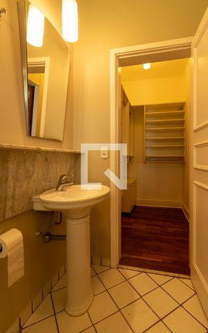 Casa para alugar com 550m², 4 quartos e NaN vagas Casa para alugar com 550m², 4 quartos e NaN vagasBanheiro da Suíte 3
