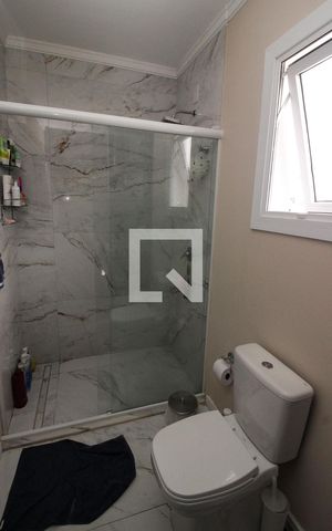 Casa de condomínio à venda com 180m², 3 quartos e 2 vagas Casa de condomínio à venda com 180m², 3 quartos e 2 vagasBanheiro da Suíte 1