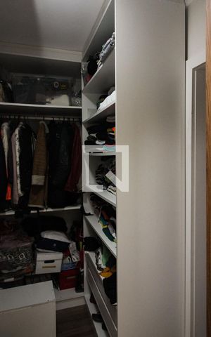 Casa de condomínio à venda com 180m², 3 quartos e 2 vagas Casa de condomínio à venda com 180m², 3 quartos e 2 vagasCloset da suíte 1