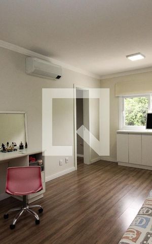 Casa de condomínio à venda com 180m², 3 quartos e 2 vagas Casa de condomínio à venda com 180m², 3 quartos e 2 vagasSuíte 2
