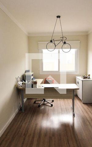 Casa de condomínio à venda com 180m², 3 quartos e 2 vagas Casa de condomínio à venda com 180m², 3 quartos e 2 vagasEscritório