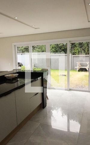 Casa de condomínio à venda com 180m², 3 quartos e 2 vagas Casa de condomínio à venda com 180m², 3 quartos e 2 vagasVaranda Sala
