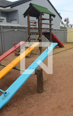 Casa de condomínio à venda com 180m², 3 quartos e 2 vagas Casa de condomínio à venda com 180m², 3 quartos e 2 vagasÁrea comum - Playground