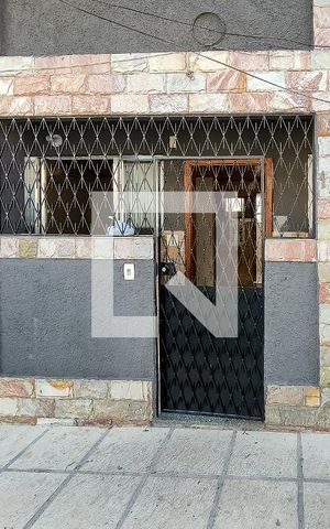 Casa à venda com 150m², 4 quartos e 2 vagas Casa à venda com 150m², 4 quartos e 2 vagasFachada