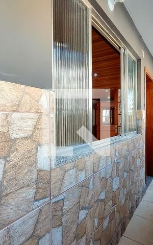 Casa à venda com 150m², 4 quartos e 2 vagas Casa à venda com 150m², 4 quartos e 2 vagasCorredor