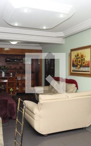 Casa à venda com 440m², 4 quartos e 4 vagasSala
