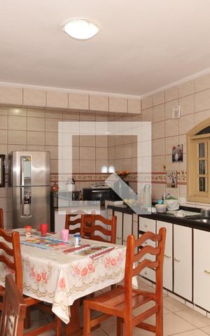 Casa à venda com 440m², 4 quartos e 4 vagasCozinha 