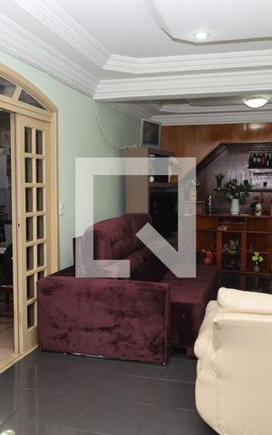 Casa à venda com 440m², 4 quartos e 4 vagasSala