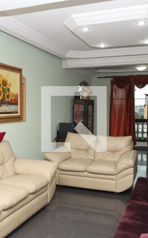 Casa à venda com 440m², 4 quartos e 4 vagasSala