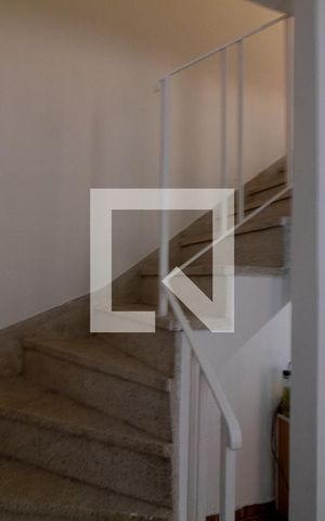 Casa para alugar com 135m², 2 quartos e 2 vagasEscada
