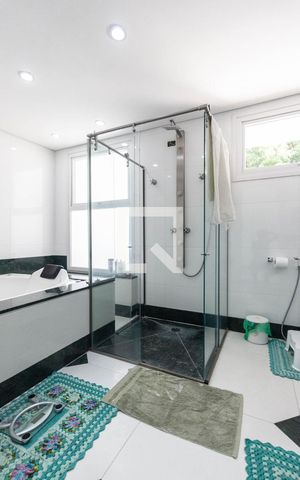 Casa à venda com 2000m², 3 quartos e 6 vagas Casa à venda com 2000m², 3 quartos e 6 vagasSuíte