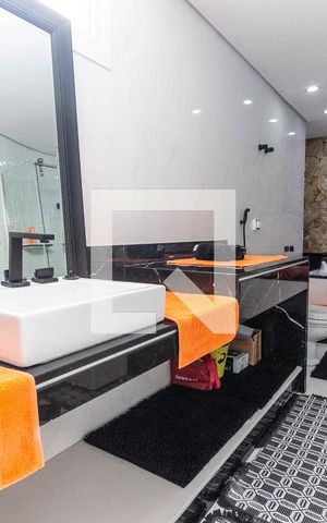 Casa à venda com 2000m², 3 quartos e 6 vagas Casa à venda com 2000m², 3 quartos e 6 vagasSuíte