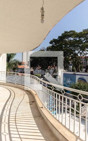 Casa à venda com 2000m², 3 quartos e 6 vagas Casa à venda com 2000m², 3 quartos e 6 vagasVaranda