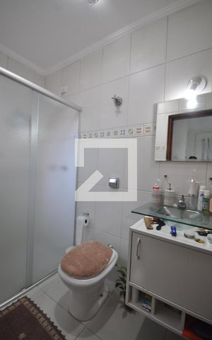 Casa à venda com 75m², 2 quartos e 2 vagasBanheiro da Suíte 1