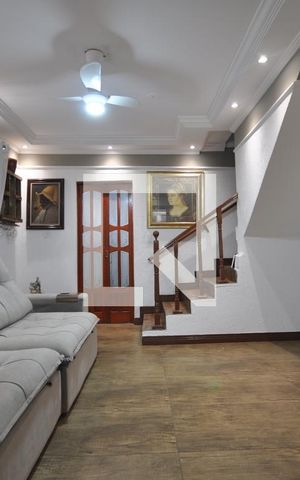 Casa à venda com 75m², 2 quartos e 2 vagasSala