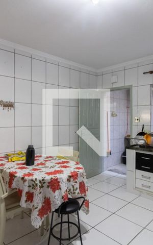 Casa à venda com 125m², 2 quartos e 2 vagas Casa à venda com 125m², 2 quartos e 2 vagasCozinha