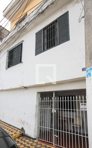 Casa para alugar com 100m², 3 quartos e sem vaga Casa para alugar com 100m², 3 quartos e sem vagaFachada