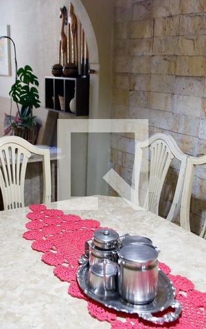 Casa à venda com 154m², 4 quartos e 2 vagas Casa à venda com 154m², 4 quartos e 2 vagassala