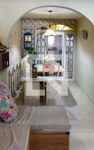 Casa à venda com 154m², 4 quartos e 2 vagas Casa à venda com 154m², 4 quartos e 2 vagassala