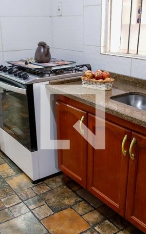 Casa à venda com 154m², 4 quartos e 2 vagas Casa à venda com 154m², 4 quartos e 2 vagasCozinha