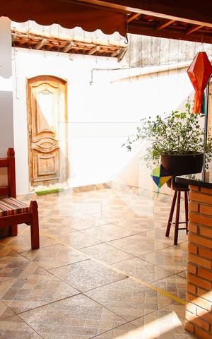 Casa à venda com 154m², 4 quartos e 2 vagas Casa à venda com 154m², 4 quartos e 2 vagasÁrea comum