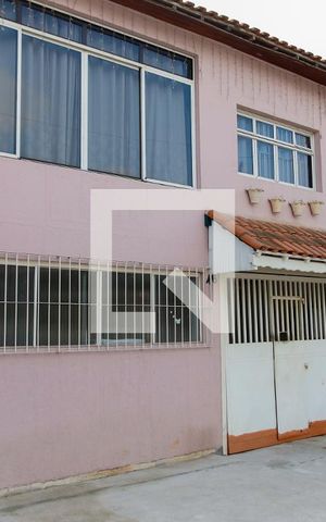 Casa à venda com 154m², 4 quartos e 2 vagas Casa à venda com 154m², 4 quartos e 2 vagasFachada