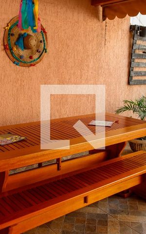 Casa à venda com 154m², 4 quartos e 2 vagas Casa à venda com 154m², 4 quartos e 2 vagasÁrea comum