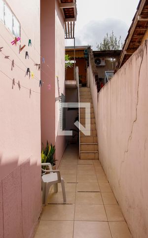 Casa à venda com 154m², 4 quartos e 2 vagas Casa à venda com 154m², 4 quartos e 2 vagasCorredor