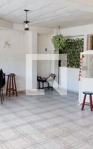 Casa à venda com 154m², 4 quartos e 2 vagas Casa à venda com 154m², 4 quartos e 2 vagasGaragem