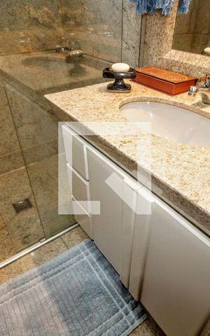 Apartamento à venda com 140m², 4 quartos e 2 vagasbanheiro 2