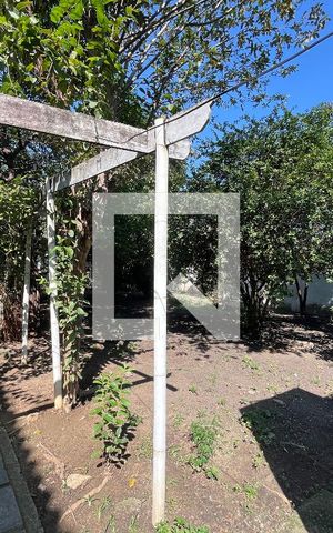Casa à venda com 600m², 2 quartos e 4 vagas Casa à venda com 600m², 2 quartos e 4 vagasQuintal