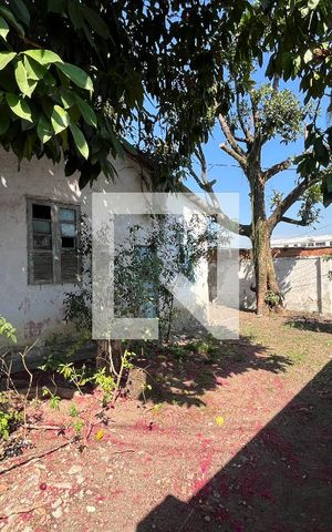 Casa à venda com 600m², 2 quartos e 4 vagas Casa à venda com 600m², 2 quartos e 4 vagasEdícula