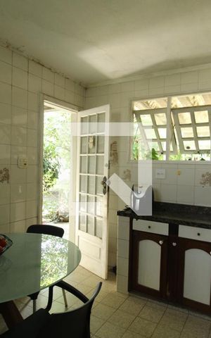 Casa à venda com 600m², 2 quartos e 4 vagasCozinha