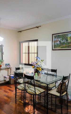Casa à venda com 180m², 3 quartos e 3 vagasSala