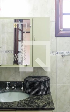 Casa à venda com 180m², 3 quartos e 3 vagasBanheiro da suíte