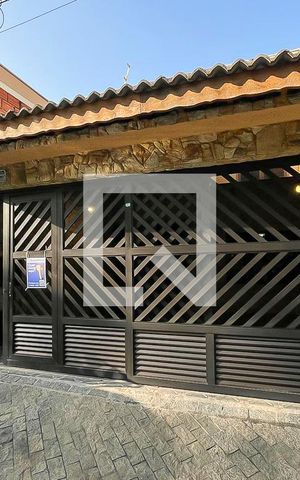 Casa à venda com 180m², 3 quartos e 3 vagasFachada + plaquinha