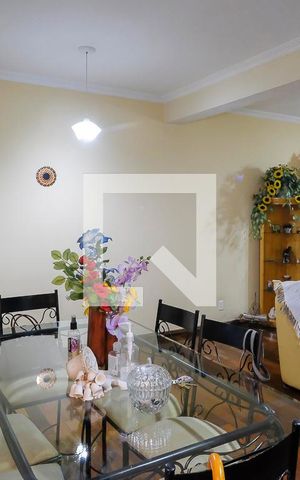 Casa à venda com 180m², 3 quartos e 3 vagasSala