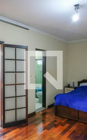Casa à venda com 180m², 3 quartos e 3 vagasSuíte