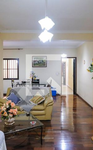 Casa à venda com 180m², 3 quartos e 3 vagasSala
